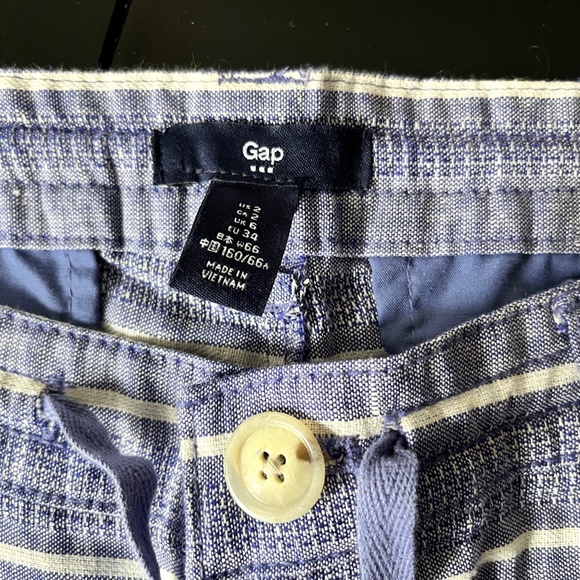 GAP Linen Blend shorts with front and back pockets  drawstring closure 4" - Picture 6 of 8